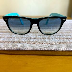 Ray-Ban Wayfarer Bicolor Black and Blue Sunglasses